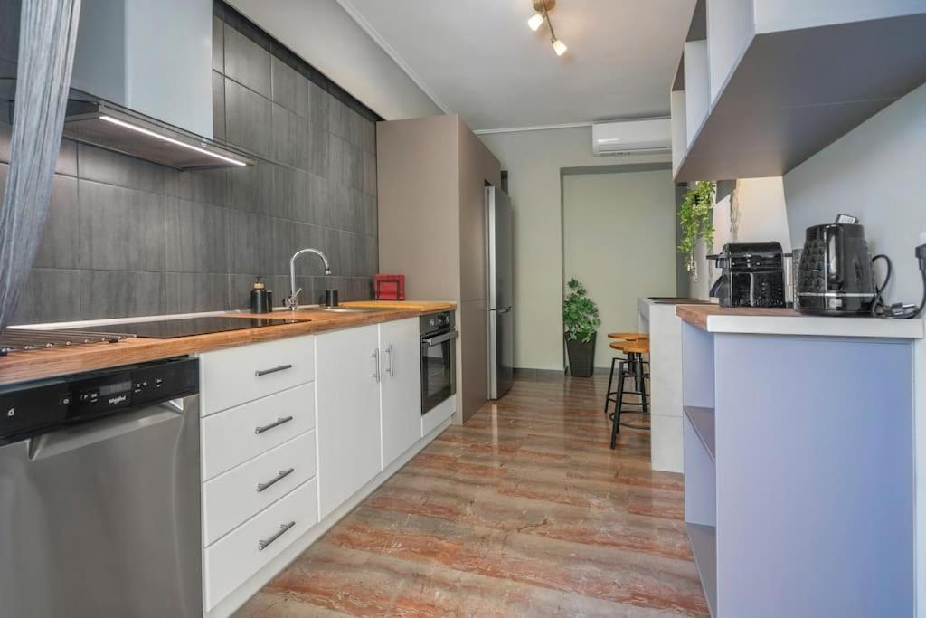 Beautiful Apt In Glyfada Center, Papandreou Street 아테네 외부 사진